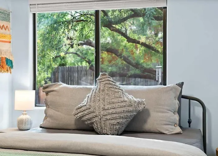 Sunshine In With Views For Family Holiday home Sedona